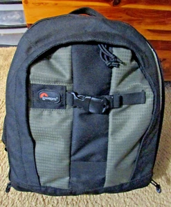 LOWPRO 200 BACKPACK CAMERA BAG WITH CANON REBEL XT EOS AND EXTRAS. - Picture 1 of 8