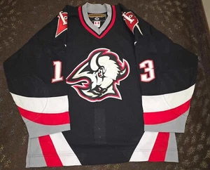 Camiseta deportiva de colección Slava Kozlov Buffalo Sabres Goat Head Koho AUTÉNTICA talla 52 - Imagen 1 de 8