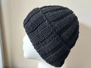 Handgestrickte warme und kuschelige Mütze/Mütze aus 100% Wolle, schwarz - Bild 1 von 5