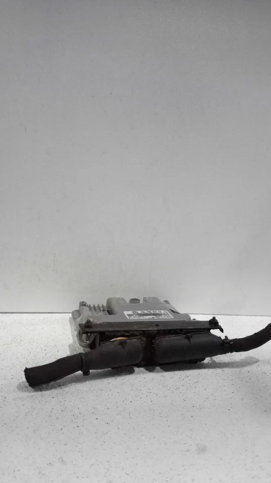 Módulo de control del motor Volkswagen Tiguan 2013 ECM 2,0 L OEM 06J906027BG Foto 1 de 2