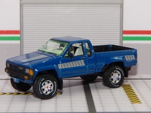 1985 Toyota SR5 Xtra Cab HILUX Tacoma Dark Blue Diorama Replica 1/64 MINT VHTF - Picture 1 of 6