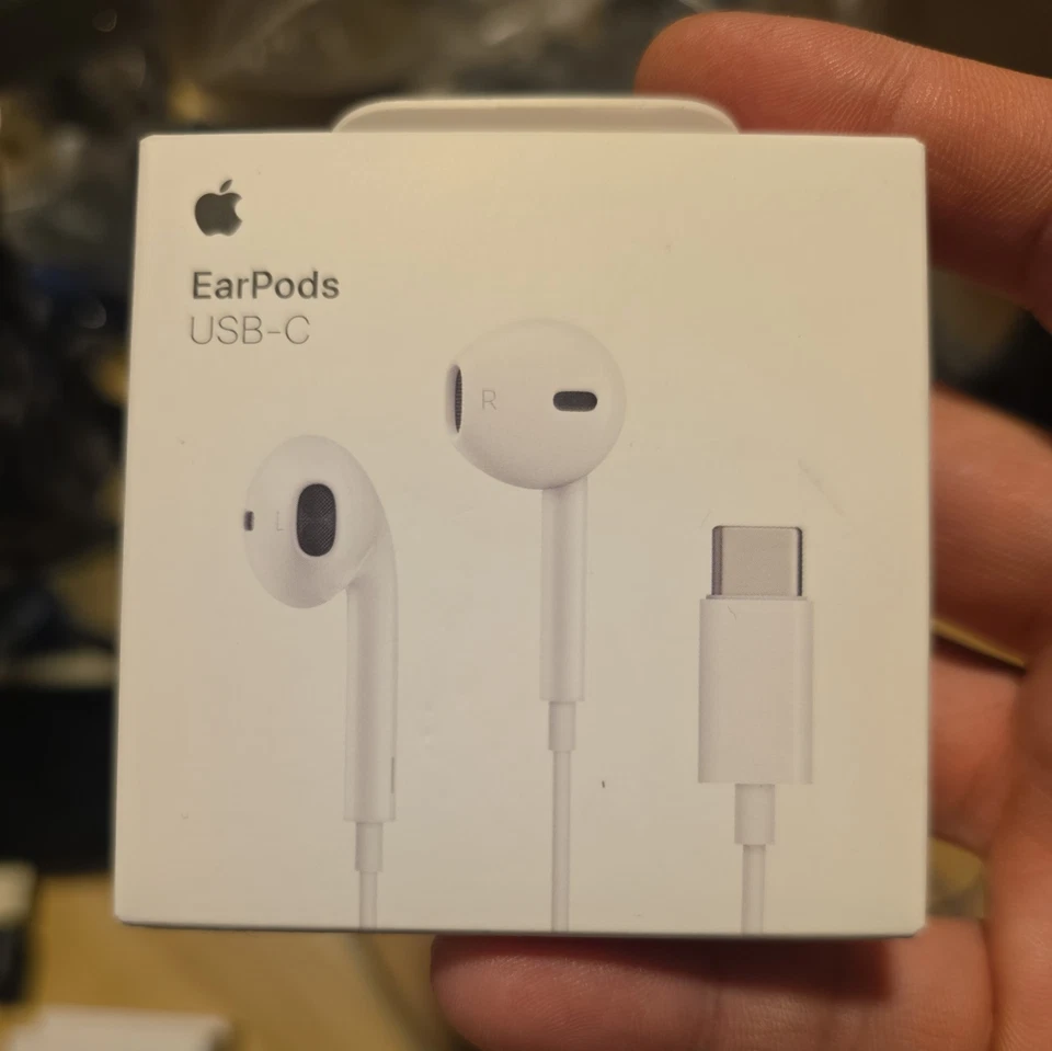 Apple EarPods Headphones USB-C Plug Wired Headset  MTJY3AM/A Original - Image 1 of 4