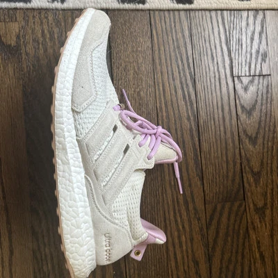 Ladies Adidas Ultra Boost Size 11 - Image 1 of 4