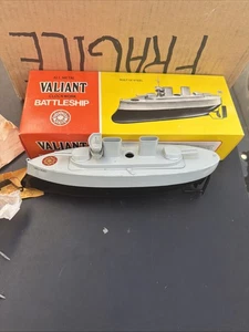 Sutcliffe Valiant Battleship - Tinplate Clockwork - Boxed Never Used - Picture 1 of 21
