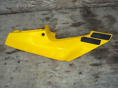 PANEL ASIENTO R/H Suzuki RGV250 VJ21  Foto 1 de 4