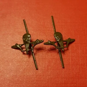One Pair of Soviet Russia Army Insignia Badges AIRBORNE TROOPS (FIELD) - Picture 1 of 1