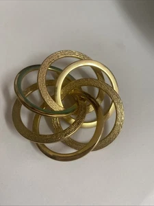 Vintage Intertwined Circle Never ending Brooch Goldtone 2 Inches - Picture 1 of 3