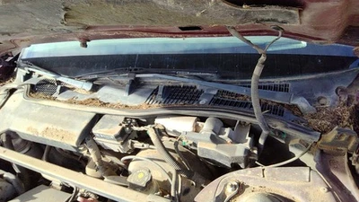 1998 别克 Lesabre 挡风玻璃刮风玻璃罩通风口装饰面板 Oem 保护套 — 第 1/4 张图片