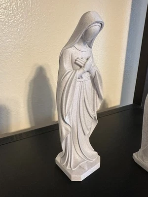 Estatua de la Virgen - Escultura de la Virgen simple - Etiqueta NFC enlace a oraciones - Caritativa Foto 1 de 4