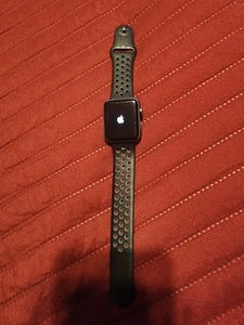 Apple Watch Nike+ 42mm Aluminum Case Space Gray/Volt Sport Band - Zdjęcie 1 z 11
