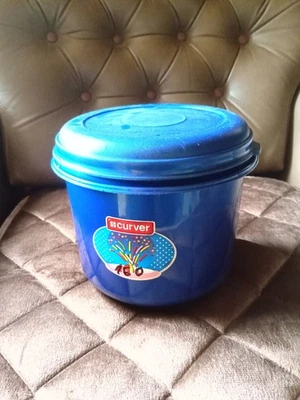 Curver 3Liter Kunststoffgefäß m Deckel Blau Guter Zustand - Bild 1 von 4
