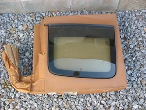 New NOS GM GMC Sonoma Body Side Window RH 1994-2003 95 97 99 01 12543940 - Picture 1 of 4