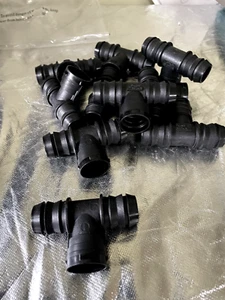 Lote de trabajo mayorista 10 x T - Conector de manguera de 3 vías PA66 GF30 24mm 18mm - Imagen 1 de 3