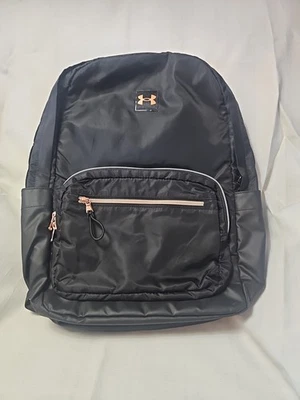 Mochila favorita para mujer Under Armour negra/metálica dorada rosa Foto 1 de 4
