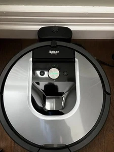 iRobot Roomba 960 - Picture 1 of 12