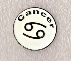 Cancer Star sign pin badge. Horoscope design. Enamel. Metal - Foto 1 di 1