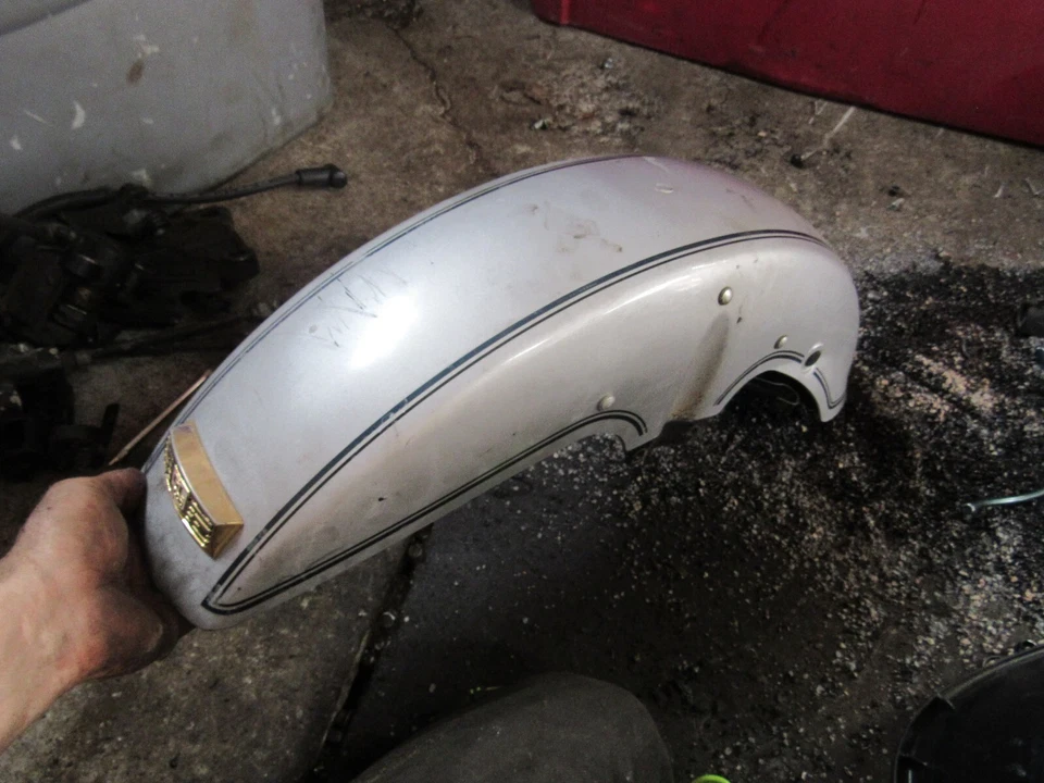 1985 年本田 gl1200 i 州际金翼前挡泥板 — 第 1/1 张图片