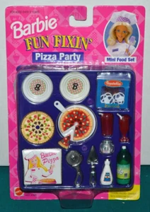 RARO 1997 BARBIE FUN FIXIN' PIZZA FIESTA CAJA CONJUNTO ACCESORIOS COCTELERA DE QUESO PARM + - Imagen 1 de 3