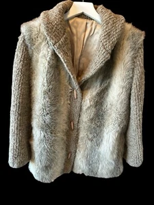 Vintage D’Esprit Pelzmantel Jacke Gr. 14 Knebelknopf hellbraun creme Strick ILGWU Union - Bild 1 von 6