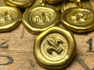 Botones Fleur de Lis 3/4" latón oro 5 piezas - Imagen 1 de 4