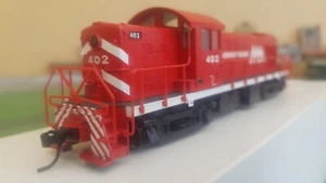 Atlas 8862 HO Gauge Alco RS-1 diesel loco, 402, Vermont Railway red, boxed - Picture 1 of 12
