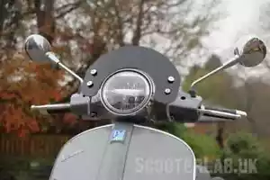SLUK Vespa GTS 125/250/300 SHORTY screen - CHOICE OF TINTED/BLACK - Picture 1 of 4