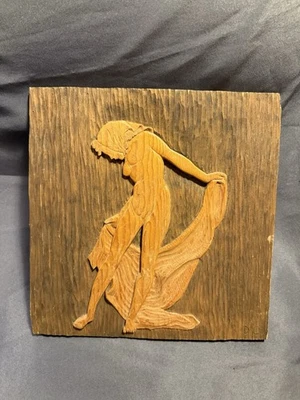 Arte popular vintage relieve profundo tallado doncella desnuda forma femenina colgante de pared Foto 1 de 4