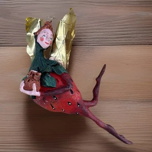 Vintage Dept 56 Tutti Fruitti ERDBEERE Fee großes Ornament 6,5-7" goldener Flügel - Bild 1 von 9