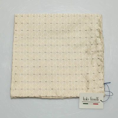 Cuadrado de bolsillo Italo Ferretti nuevo con etiquetas de una sola cara beige/gris con lana/seda dorada de 24 quilates Foto 1 de 4