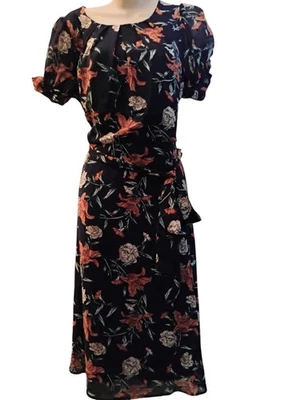 Vestido floral de manga corta con lazo en la cintura Foto 1 de 4