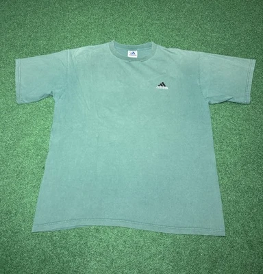 Camiseta bordada minimalista vintage años 90 Adidas verde desteñida XL para hombre hecha en EE. UU. Foto 1 de 4
