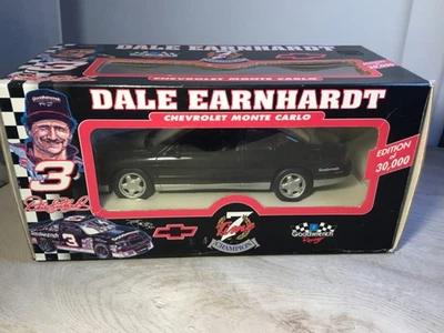 РЕДКАЯ 1:25 Дейл Эрнхардт GOODWRENCH 7 РАЗ ЧЕМПИОН 1995 CHEVY MONTE CARLO CAR - Изображение 1 из 3