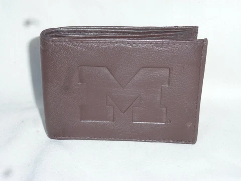 MICHIGAN WOLVERINES   Leather BiFold Wallet   NEW   dkbr 3s  z Cover
