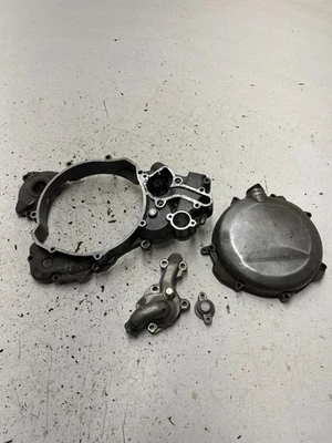 97 KTM 360exc Ktm 360 EXC OEM BUENA Cubierta de embrague Interior Exterior Bomba de agua Gobernador Foto 1 de 4