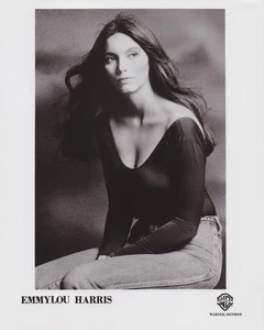 1978 Press Photo Country Rock Singer Emmylou Harris poses for Record Album Cover - Picture 1 of 2