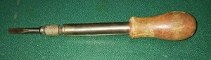 ANTIGUO DESTORNILLADOR SPRIAL CORTO SIN MARCA con MANGO DE MADERA - Imagen 1 de 4