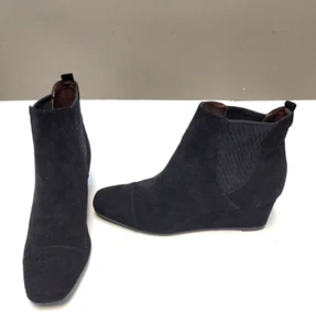 Nuevo VINCE CAMUTO Botín Botín Gamuza Cuero Mujeres EE. UU. 6 Negro Samera Cuña - Imagen 1 de 5