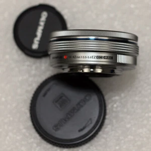 Lente M.Zuiko Digital ED 14-42 mm F3,5-5,6 EZ para Olympus EPL7 EPL8 EPL9 EM10ii - Imagen 1 de 3