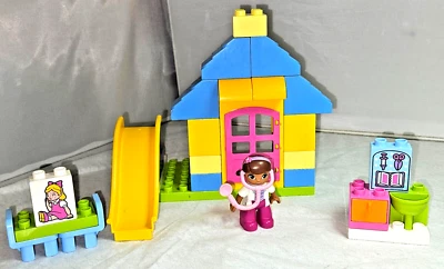 Lego Duplo 10606 -  Doc McStuffins Backyard Clinic - Image 1 of 4