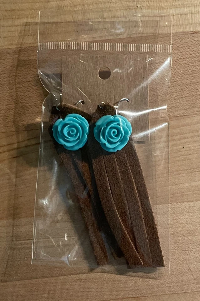 Pendientes artesanales/azul turquesa rosa/reutilizados de botas Minnetonka Foto 1 de 1