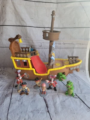 Disney Jake and the Neverland Pirates navio e bonecos Mattel LEIA - Imagem 1 de 4