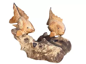 GOLDFISCH AUF TREIBHOLZSOCKEL HANDGESCHNITZT HOLZ TROPISCHES DEKOR VOGEL - Bild 1 von 3