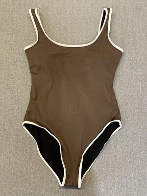 Traje de baño marrón tejido acanalado 1 pieza para mujer talla mediana blanco ribete estilo clásico bonito Foto 1 de 4