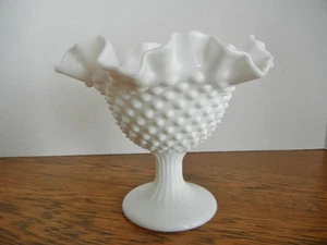 FENTON WEISS MILCHGLAS KOCHNAGEL GEKRÄUSELT SCHÜSSEL KOMPOTT AUF SOCKEL 5 1/2" HOCH - Bild 1 von 3