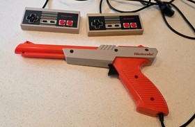 Nintendo 1985 Controllers For NES Console X 2 And 1 X 1985 Zapper Vgc Original 