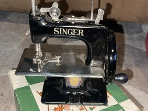 Macchina da cucire Singer Sew Handy piccola vera n. 20 vintage in scatola orig - Foto 1 di 9