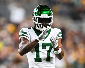 Davante Adams Mid Game on Field New York Jets 8x10 NFL Football Photo - Picture 1 of 1