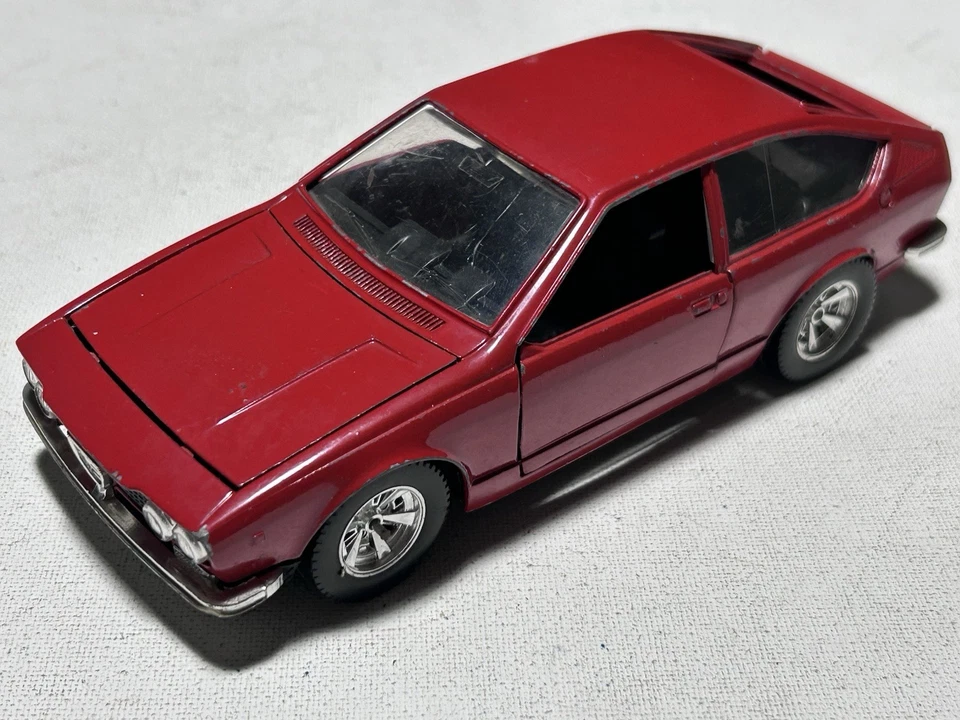 Burago 0136 Alfa Romeo Affetta GT  Scala 1/24 Vintage  - Immagine 1 di 4