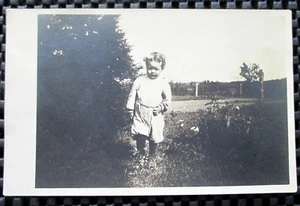 RPPC YOUNG BOY CHILD FIELD POSTCARD LITTLE GEORGE 2 YEARS 8 MONTHS - Foto 1 di 2