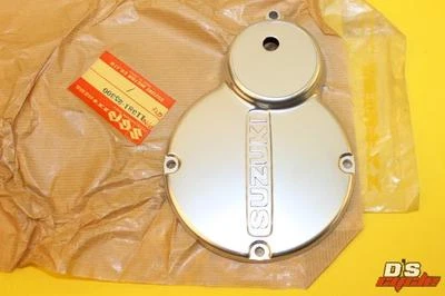 Tapa de inspección Suzuki TS100 1973-75 PARTE # 11381-25300 nuevo de lote Foto 1 de 4